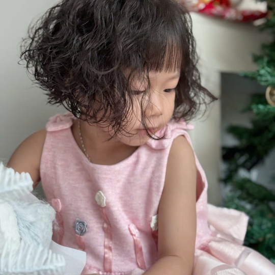 Kiểu tóc xoăn em bé